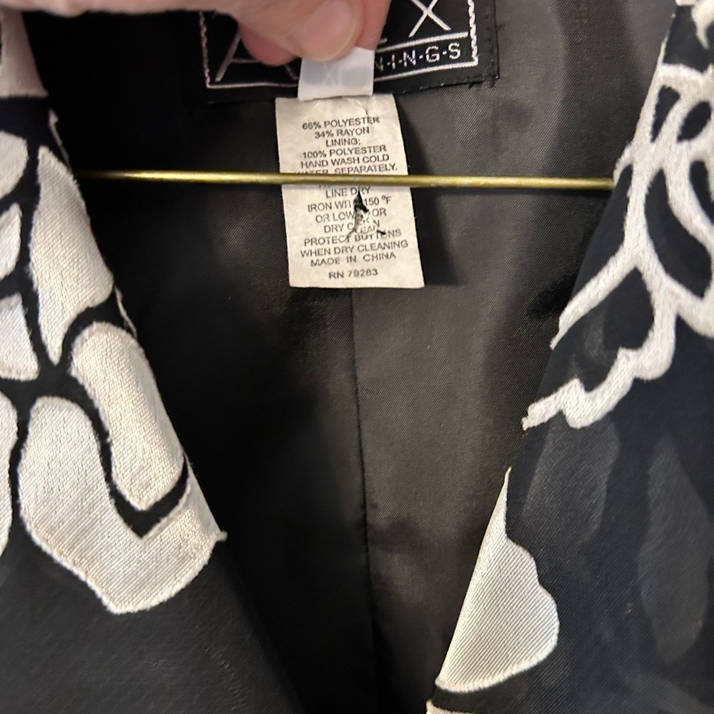 Alex Evenings Black and White Floral Top blazer - Picture 3 of 5